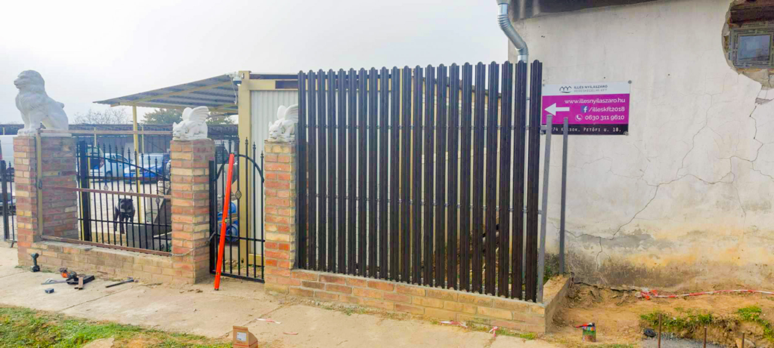 Fém kerítésléc beépítés és telepítés folyamata