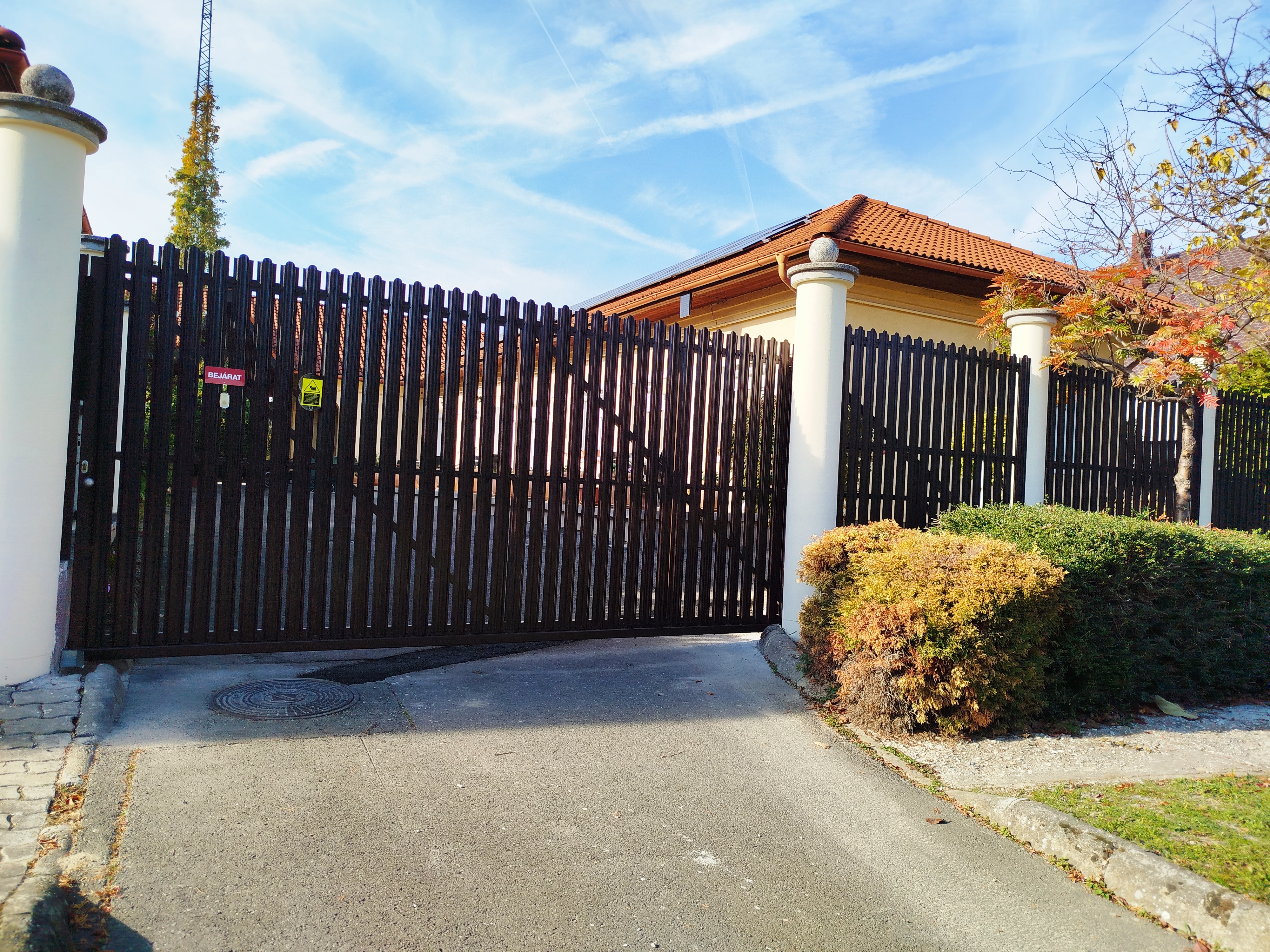 Telepített fém kerítésléc vásárlói referencia